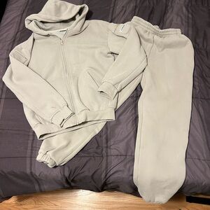 Comfrt Beige Hoodie and Sweatpants Set-men’s